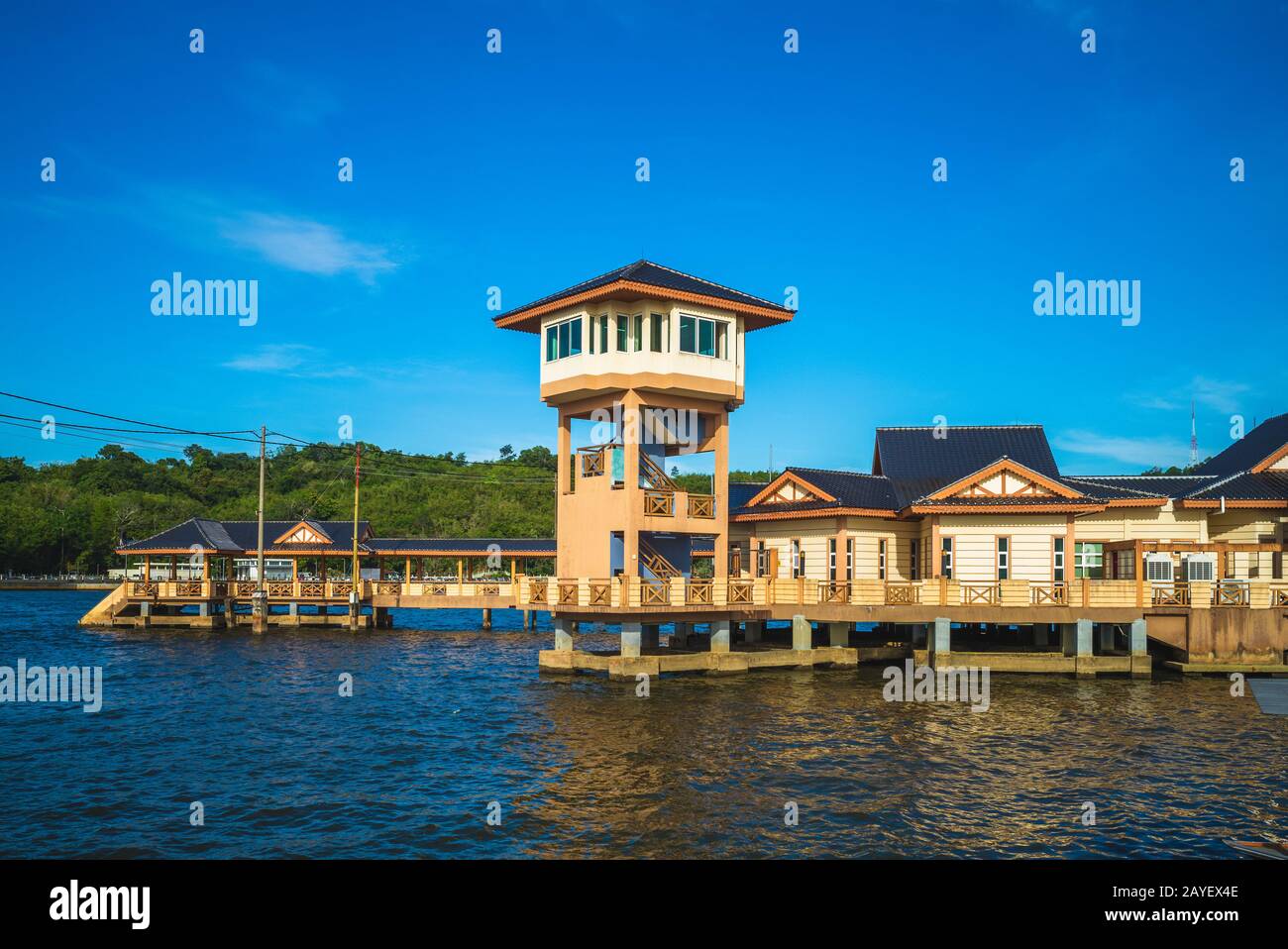 Embarcadero del pueblo acuático Kampong Ayer en Brunei Foto de stock