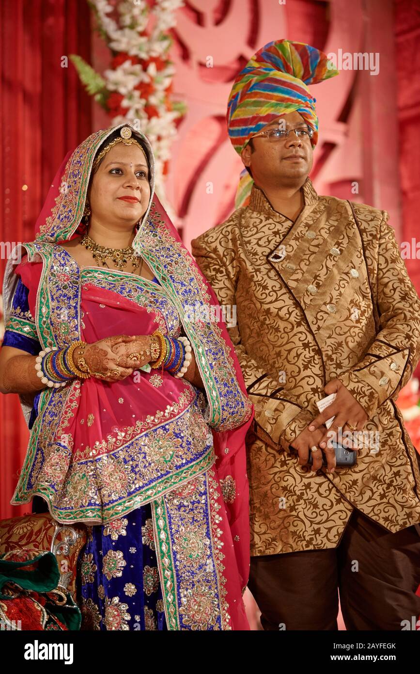 Mujer con ropa típica en la boda India Jodhpur, Rajasthan, India Fotografía de stock Alamy