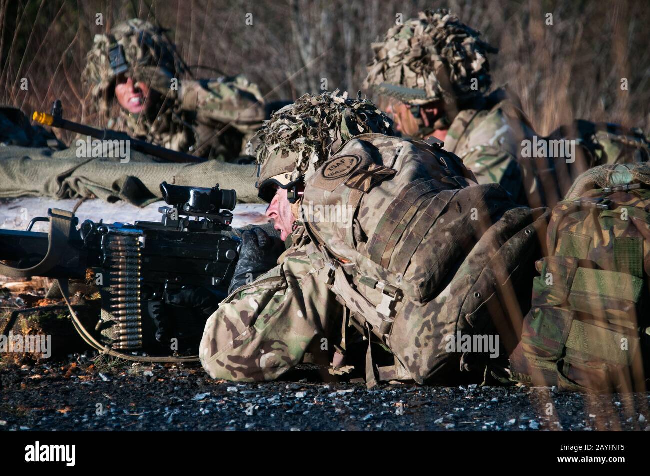 Tropas del Ejército Británico del 3º Batallón, los Rifles en un ejercicio de entrenamiento en el Área de Entrenamiento Kirkcudbright, Dumfries y Galloway al suroeste de Escocia Foto de stock