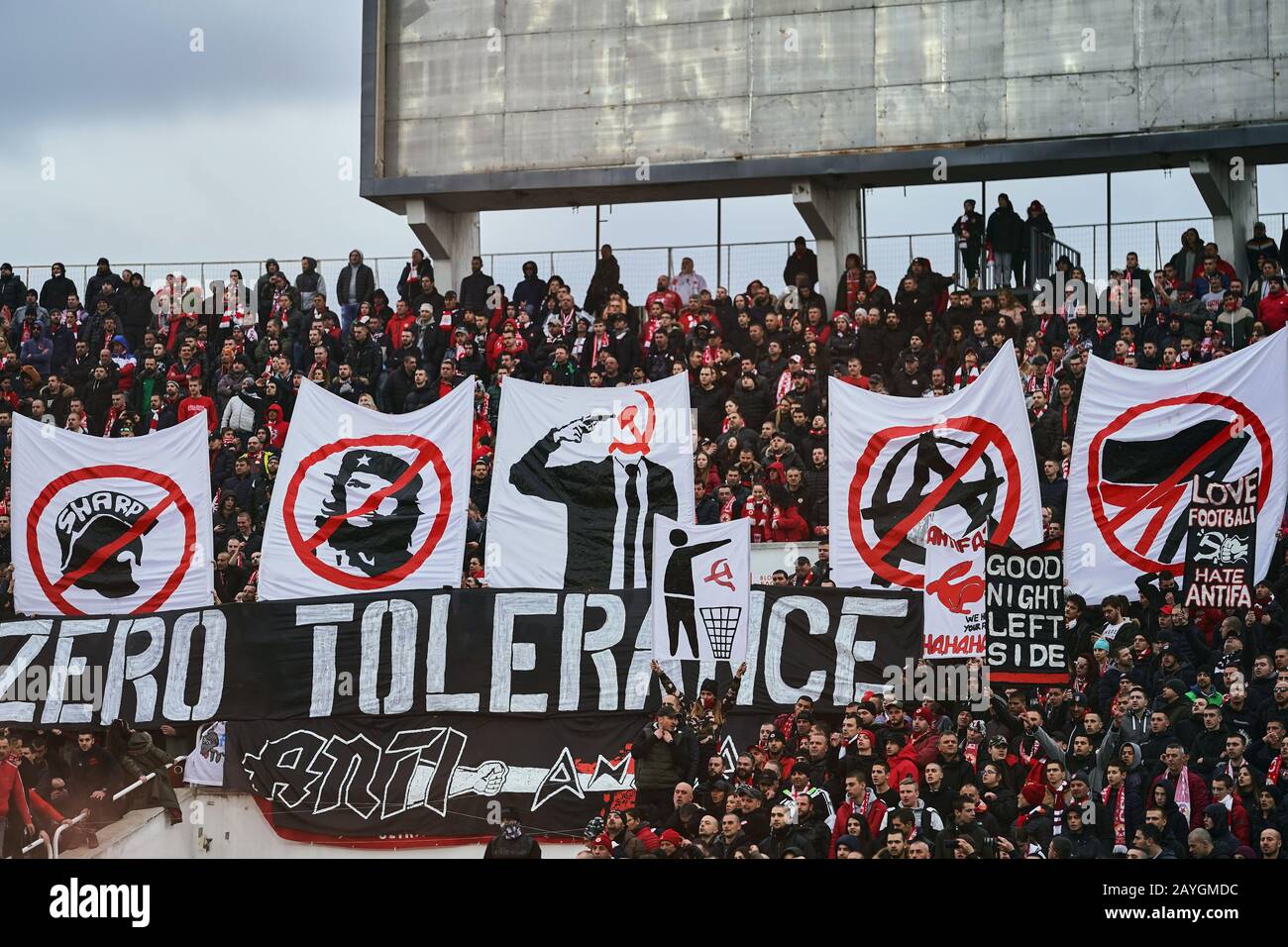 15-de-febrero-de-2020-fans-de-cska-sofia-durante-levksi-sofia-contra-cska-sofia-en-el-estadio-vasil-levski-sofia-bulgaria-kim-price-csm-2aygmdc.jpg
