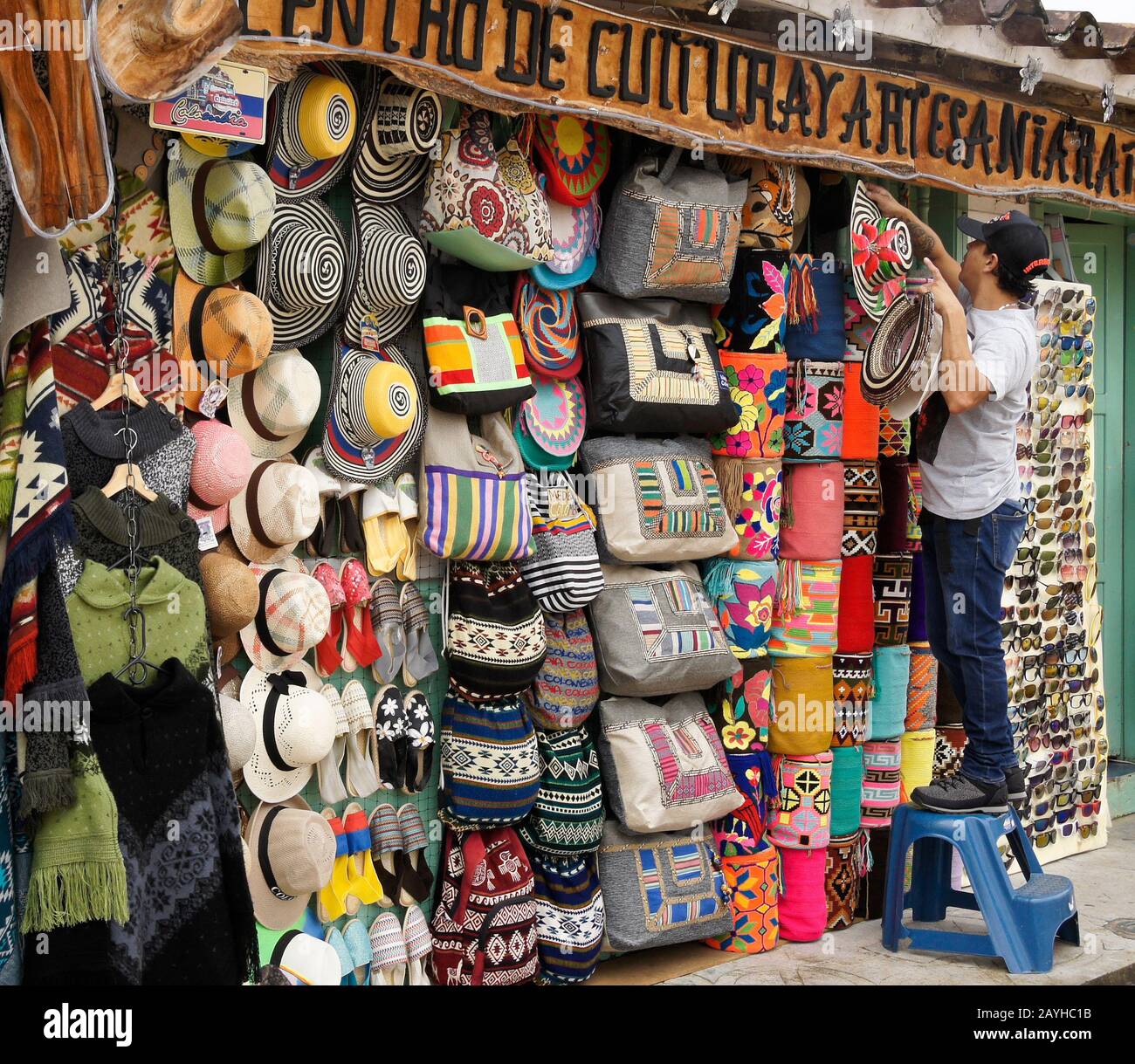 Venta de artesanias en colombia fotografías e imágenes de alta resolución -  Alamy