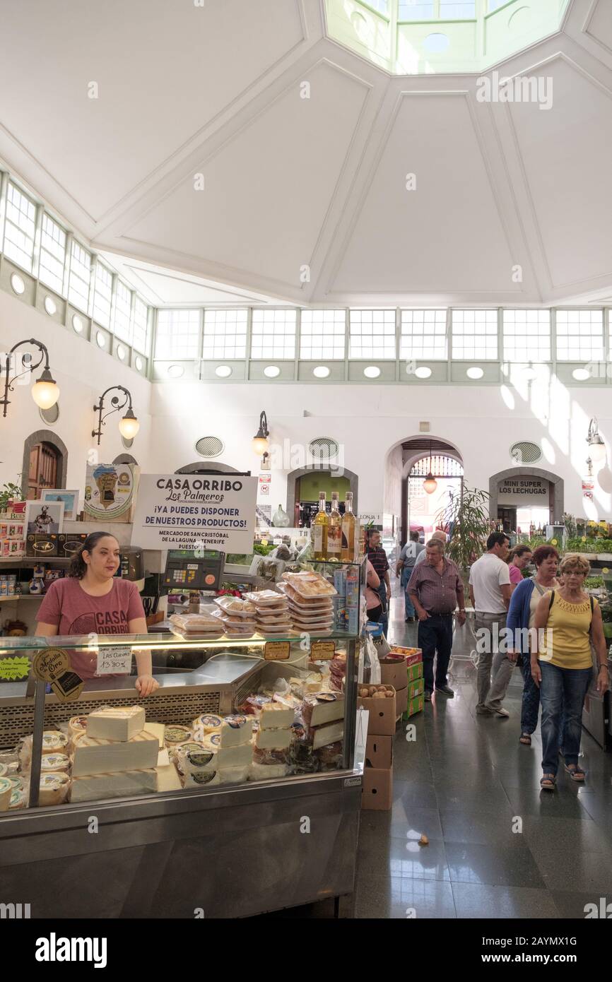 European traditional city retail business inside interior food fotografías  e imágenes de alta resolución - Alamy