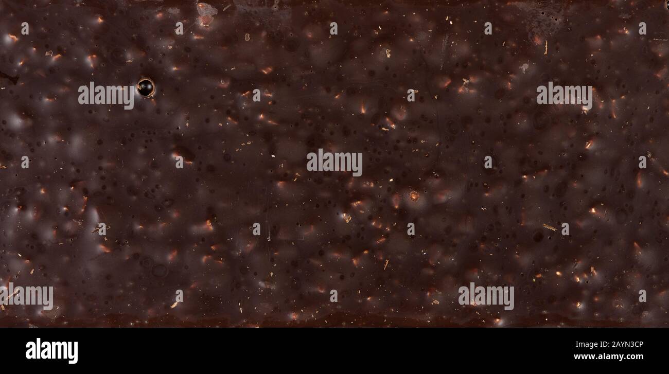 Vista superior textura de la parte posterior de la barra de chocolate con almendra de nuez, primer plano Foto de stock