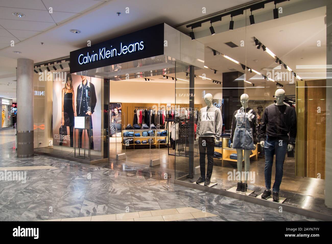 Calvin Klein Jeans tienda fachada en Tallin, Estonia, 9.2.2020 Fotografía  de stock - Alamy