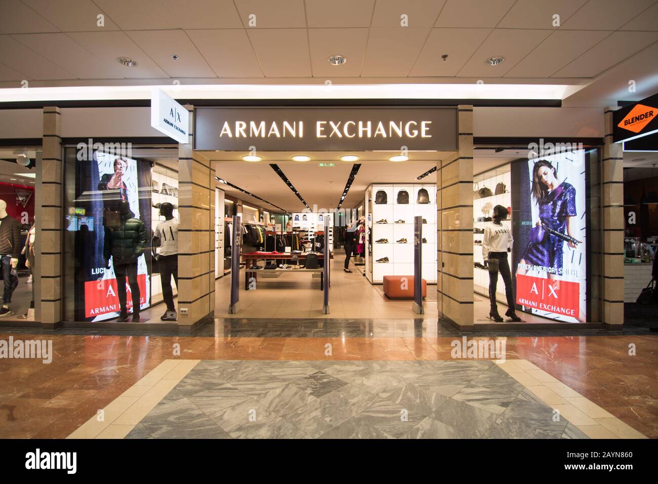 Armani exchange fashion store fotografías e imágenes de alta resolución -  Alamy