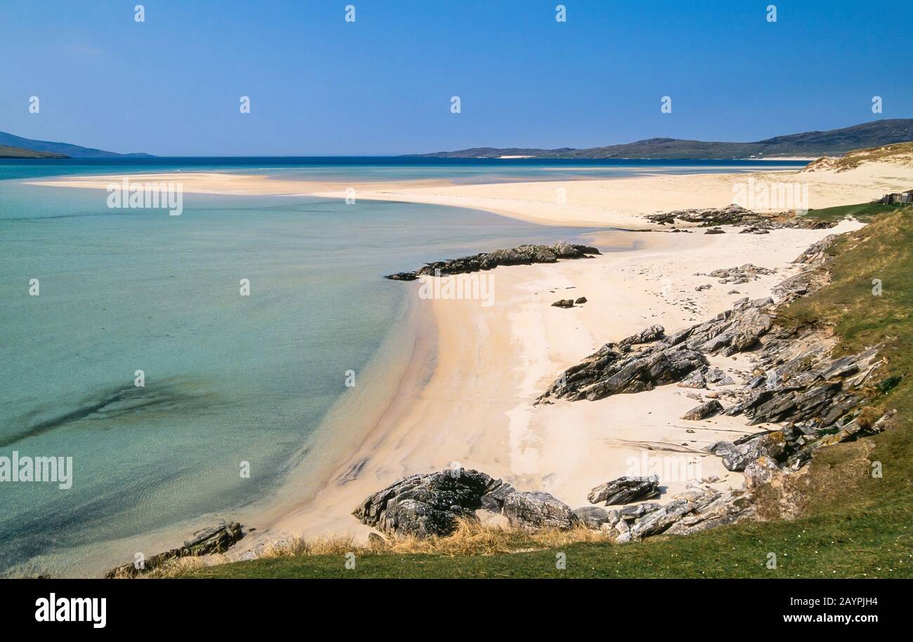 La hermosa playa de arena desierta en Luskentire (Losgaintir) en la Isla de Harris en las Hébridas Exteriores, Escocia, Reino Unido Foto de stock