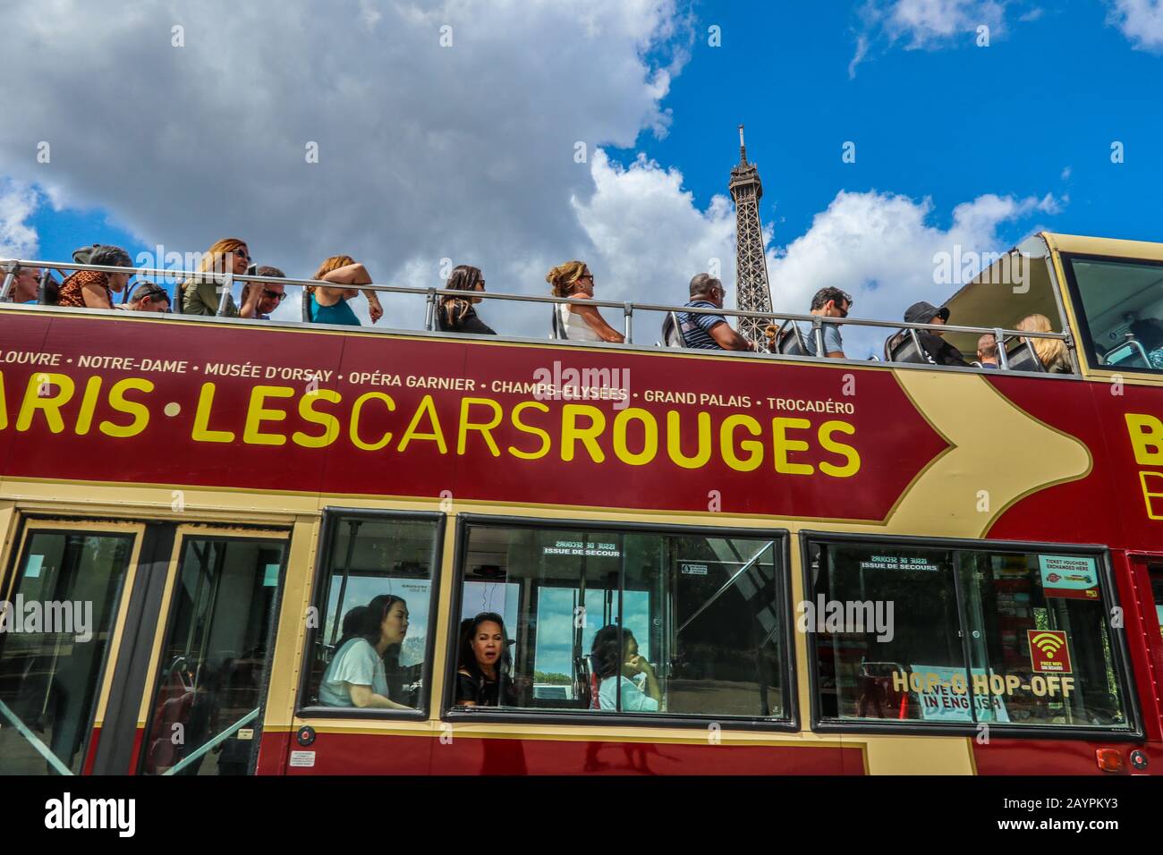 Autobús turístico en París, Francia, Europa Foto de stock