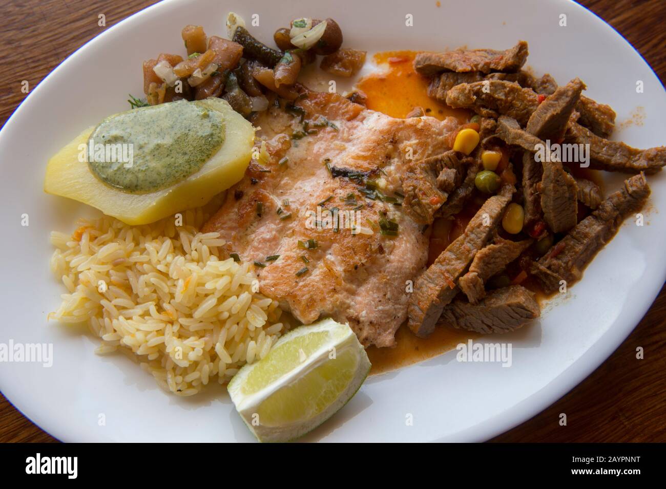 Una comida chilena en un pequeño restaurante cerca de Puerto Varas y Puerto  Montt en el Distrito de los Lagos en el sur de Chile Fotografía de stock -  Alamy