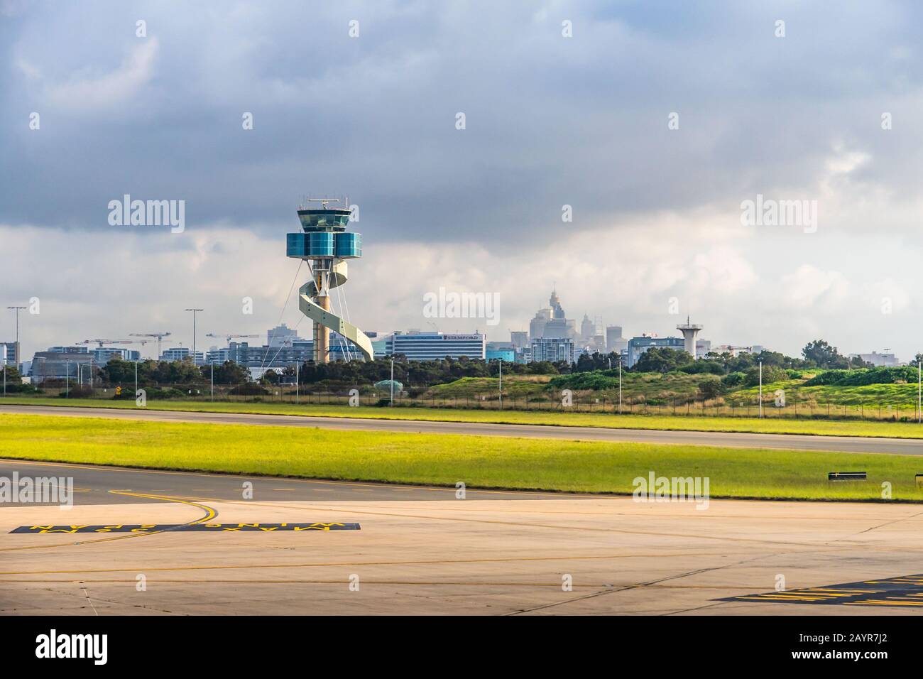 Torre de control de tráfico aéreo del aeropuerto de Sydney, Australia Foto de stock