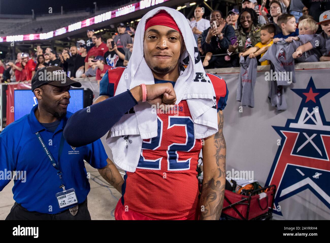 16 de febrero de 2020: Seguridad de Houston Roughnecks Corrion Ballard (22) celebra una victoria después de un partido de fútbol XFL entre los Battlehawks de San Luis y los Toughnecks de Houston en el estadio TDECU en Houston, TX. Los Roughnecks ganaron el juego 28 a 24.Trask Smith/CSM Foto de stock