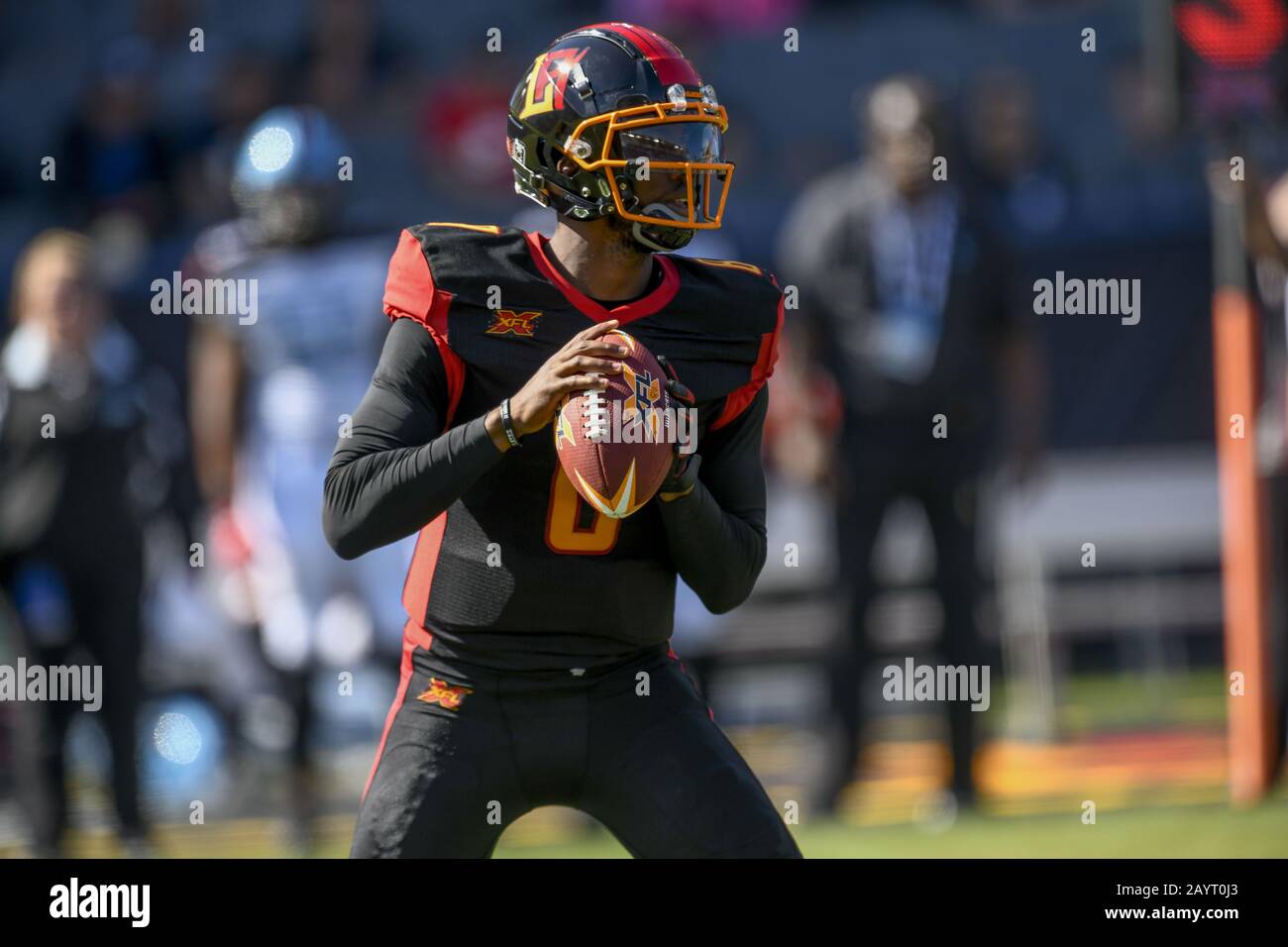 Carson, California, EE.UU. 16 de febrero de 2020. 8 Josh Johnson cayendo durante el XFL Dallas Renegades vs. Los Angeles Wildcats juego el 16 de febrero de 2020. Crédito: Dalton Hamm/Zuma Wire/Alamy Live News Foto de stock