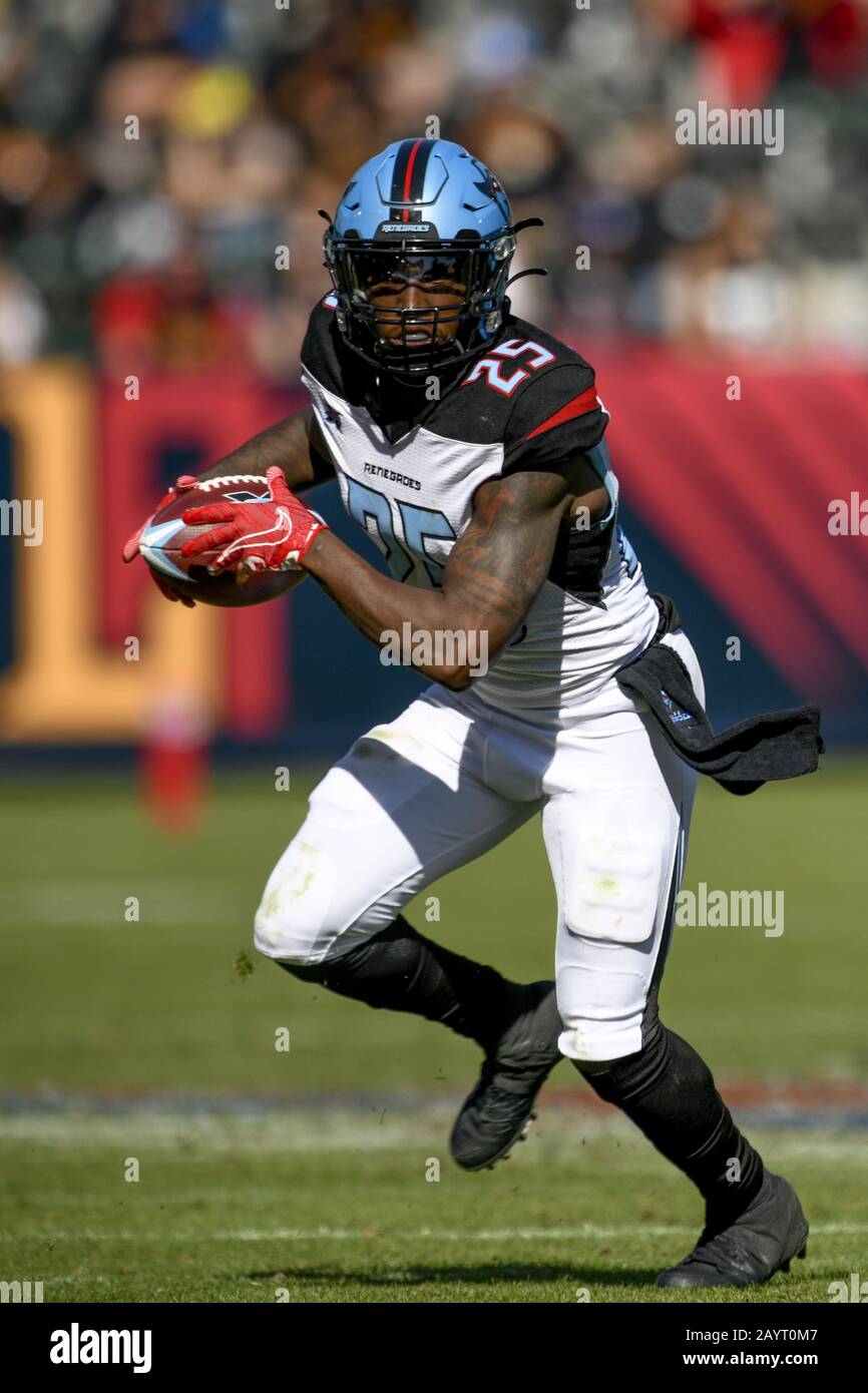 Carson, California, EE.UU. 16 de febrero de 2020. 25 Lance Dunbar moviéndose hacia abajo durante el juego XFL Dallas Renegades vs. Los Angeles Wildcats el 16 de febrero de 2020. Crédito: Dalton Hamm/Zuma Wire/Alamy Live News Foto de stock
