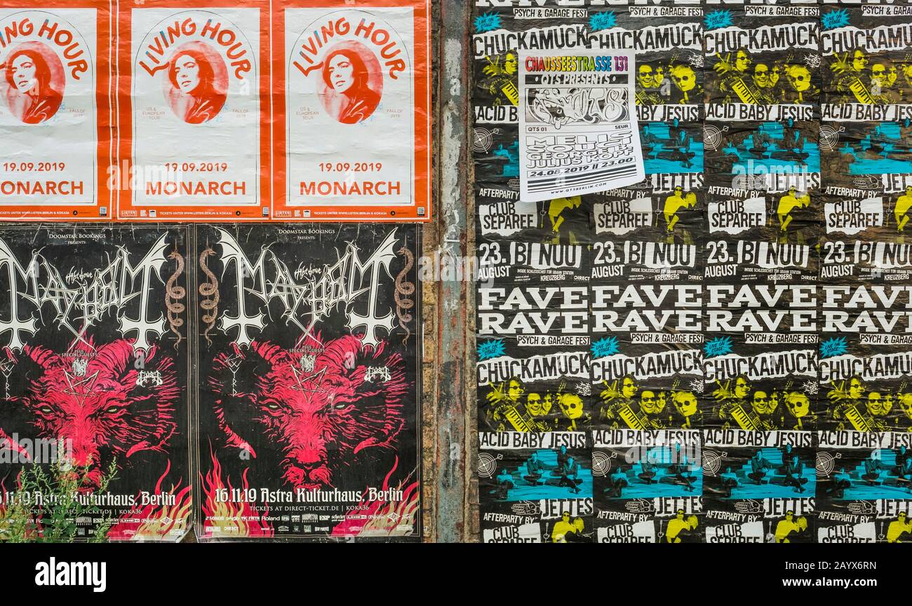 carteles de conciertos, cultura berlinesa, friedrichshain, berlín, alemania Foto de stock
