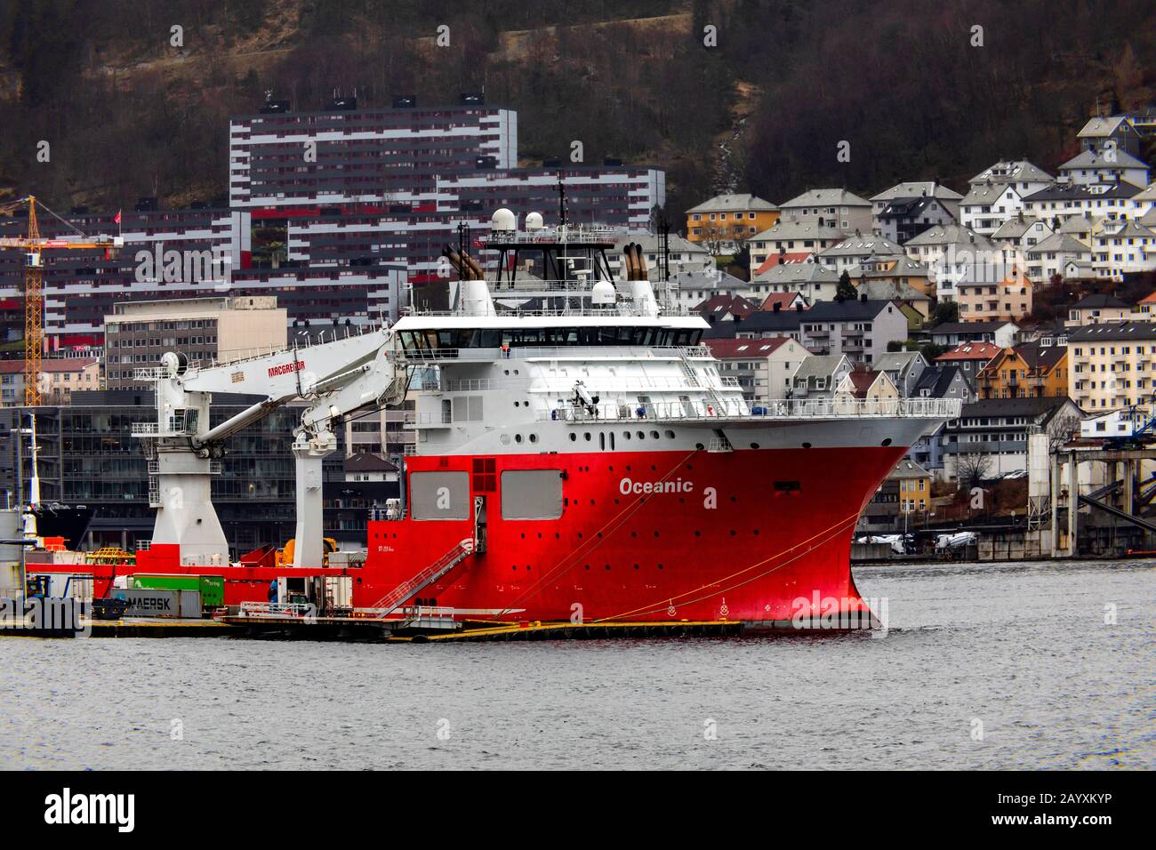 Buque de construcción oceánica de OCV en Jekteviken quqy en el puerto de Bergen, Noruega. Foto de stock
