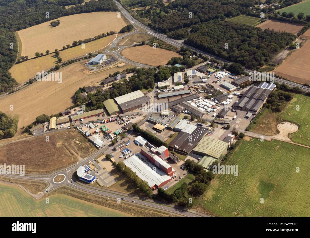 Rougham Industrial Estate junto a la carretera A14, vista aérea, Bury St Edmunds, Suffolk, Reino Unido Foto de stock