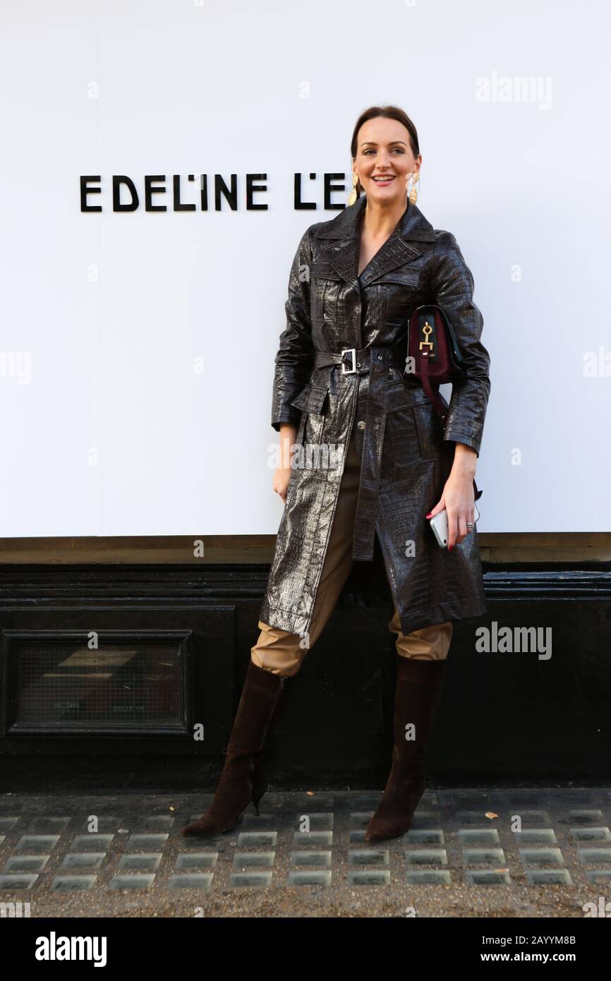Fashionista asiste a la Presentación Edeline Lee AW20 durante la London Fashion Week. Foto de stock