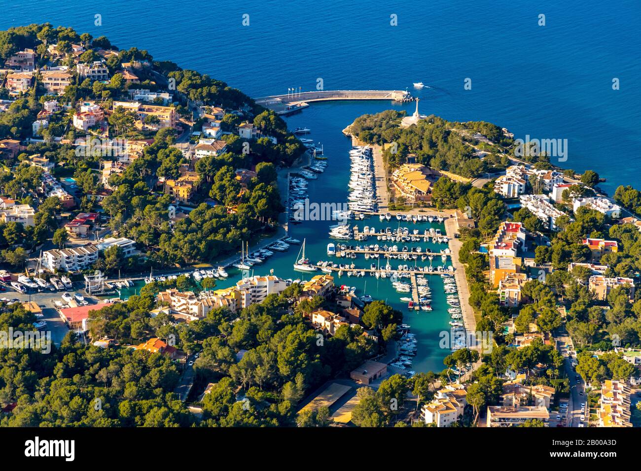 Vista aérea, vista al pueblo y puerto de Santa Ponsa, Santa Ponsa