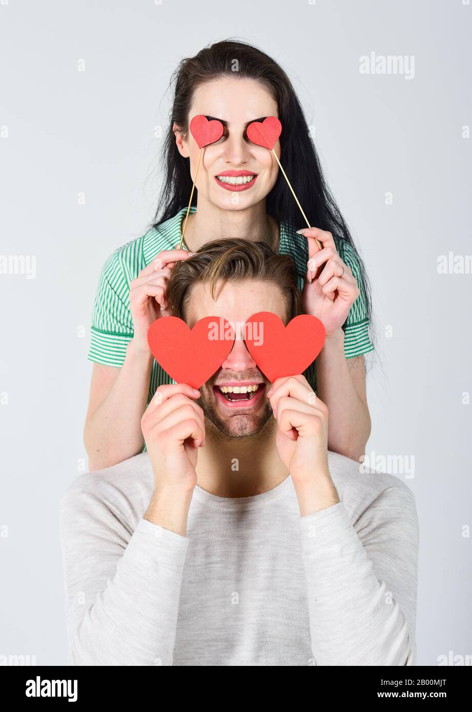 Hombre y niña enamorados. Día de San Valentín y amor. Ideas