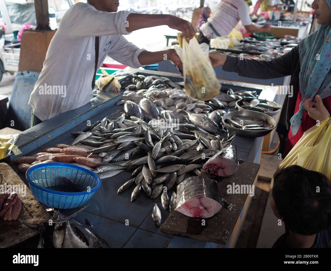 Mercado de pescado en Kuala Terengganu, Malasia Foto de stock