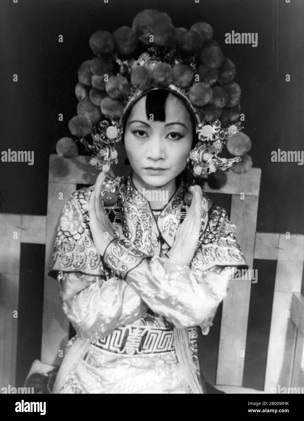Estados Unidos: Retrato de la actriz estadounidense Anna May Wong, "Turandot" en Westport, fotografiado por Carl Van Vechten (1880-1964), 1937. Anna May Wong (3 de enero de 1905 – 3 de febrero de 1961) fue una actriz estadounidense, la primera estrella de cine chino-americana, y la primera asiática-americana en convertirse en una estrella internacional. Su larga y variada carrera abarcó tanto películas silenciosas como sonoras, televisión, escenario y radio. Foto de stock