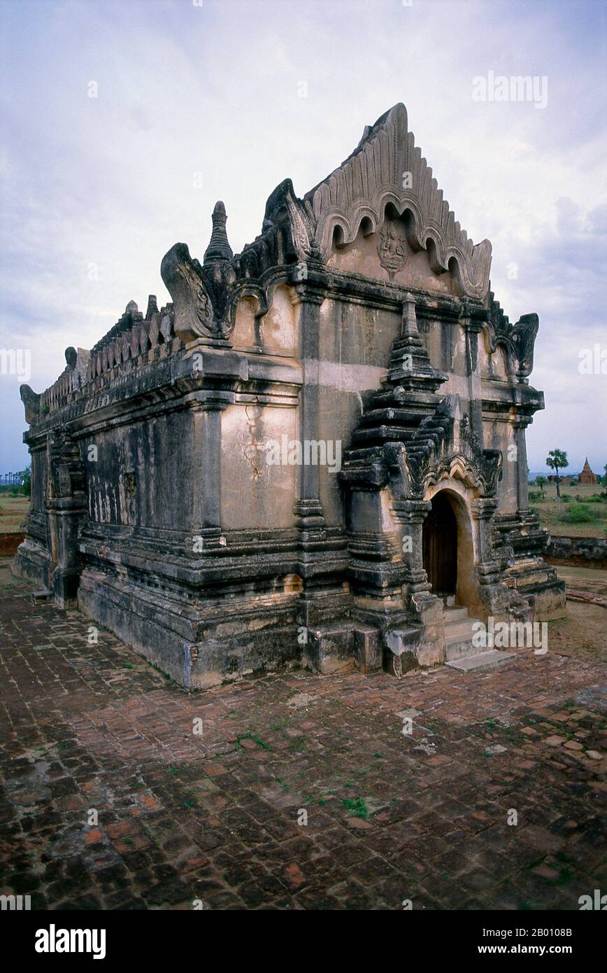 Birmania: Upali Thein, Bagan (pagan) Ciudad Antigua. Upali Thein es una sala de ordenación budista situada entre Bagan y Nyaung U en Myanmar. Construido durante el reinado del rey Anawrahta (1014-1077), sus frescos interiores bien conservados fueron hechos en 1794-1795 durante la dinastía Konbaung. Bagan, antes pagano, fue construido principalmente entre el siglo 11th y el siglo 13th. Formalmente titulado Arimaddanapura o Arimaddana (la ciudad del cruzado enemigo) y también conocido como Tambadipa (la tierra del cobre) o Tassadessa (la tierra parchada), era la capital de varios reinos antiguos en Birmania. Foto de stock