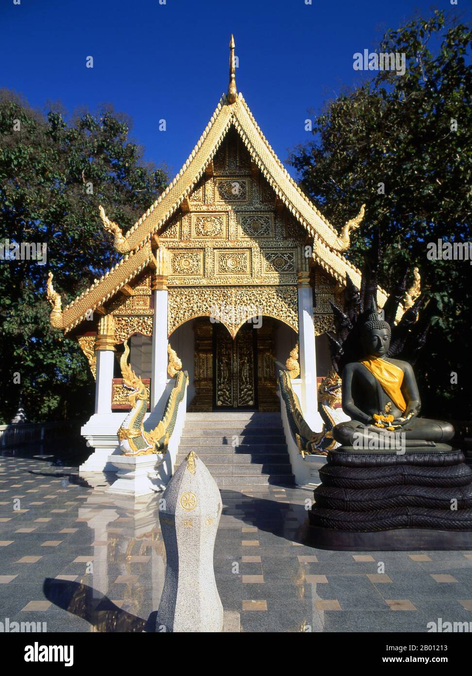 Tailandia: Wat Phra That Chom Kitti, Chiang Saen, provincia de Chiang Rai,  norte de Tailandia. La histórica ciudad de Chiang Saen, situada en la  orilla oeste del río Mekong, frente a Laos,