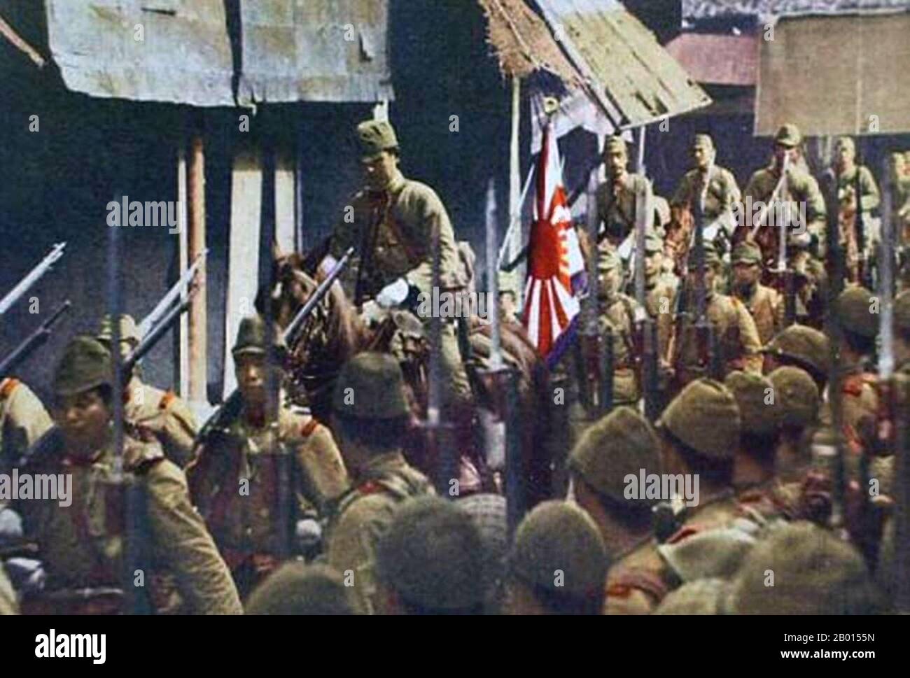 China: Tropas japonesas marchan a través de una ciudad china ocupada. Segunda  Guerra Sino-Japonesa (7 de julio de 1937 – 9 de septiembre de 1945). La Segunda  Guerra Sino-Japonesa fue un conflicto