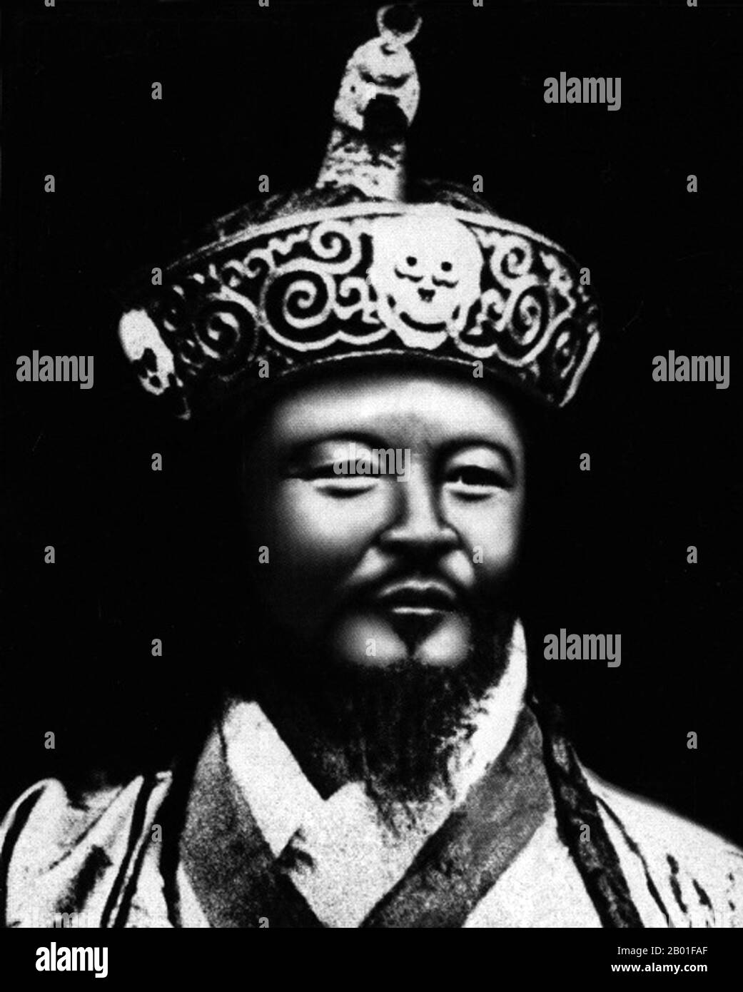 Bután: Su Majestad Ugyen Wangchuck (11 de junio de 1862 - 26 de agosto de 1926), 1st Druk Gyalpo o 'Rey Dragón' (r. 1907-1926). Foto de John Claude White (1853-1918), 1905. Gongsar Ugyen Wangchuck fue el primer Druk Gyalpo de Bután, el hijo de Jigme Namgyal, el Druk Desi (gobernante secular) de Bután en ese momento. Luchando contra varias rebeliones y guerras civiles, cuya culminación fue la Batalla de Changlimethang en 1886 (el último conflicto civil armado en Bután), se convirtió en el gobernante de facto de Bután y una monarquía budista se estableció en 1907. Después de una elección, se convirtió en el primer Druk Gyalpo Foto de stock