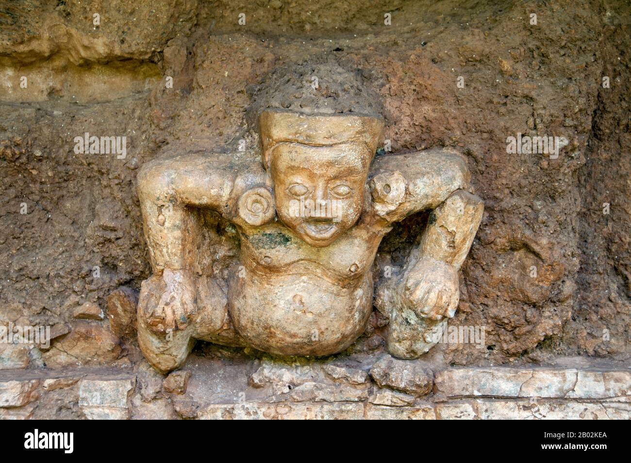 Si Thep, también Sri Thep, (siglo VII – XIV) es una antigua ciudad arruinada en el noreste de Tailandia. Muchas estructuras arquitectónicas siguen siendo para indicar su prosperidad pasada. Fue una vez el centro de contacto entre el Reino Dvaravati en la cuenca central de la llanura de Tailandia y el Reino Khmer en el noreste. Una ciudad gemela, había más de cien sitios antiguos todos construidos con ladrillos y laterita. También hay restos de varios estanques repartidos por toda la zona. La mayoría de las reliquias antiguas recuperadas son arquitectónicas por naturaleza, como dinteles elaborados y piedras sema. Algunos de los Foto de stock