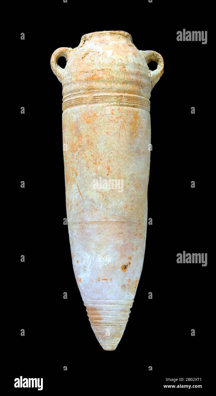 Un amphora (en inglés plural: Amphorae o ánforas) es un tipo de contenedor  de forma y tamaño característicos, que desciende desde al menos el Período  neolítico. Las anforas se utilizaron en grandes