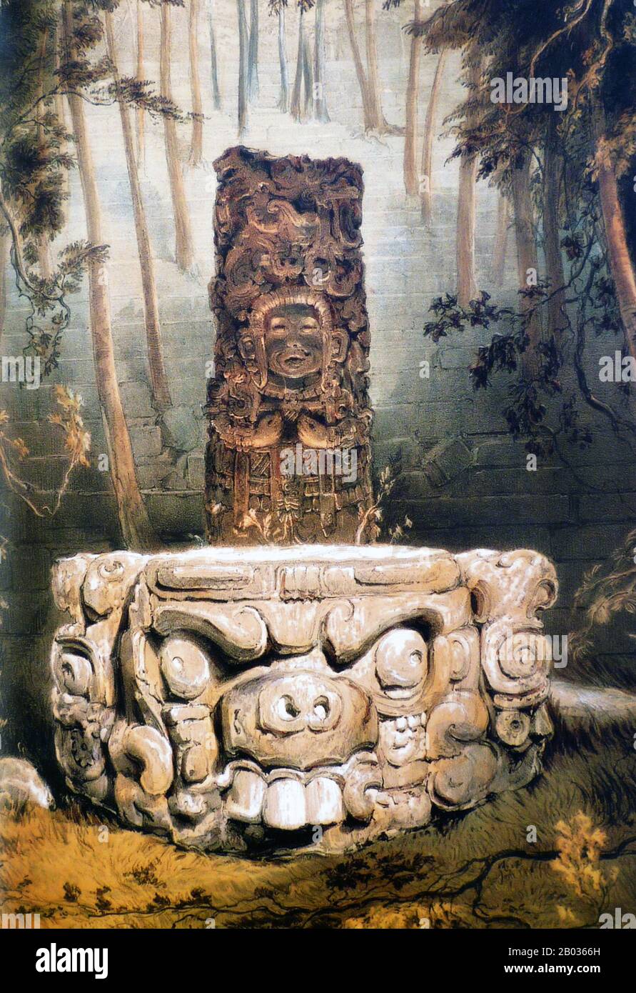 Copán es un sitio arqueológico de la civilización maya ubicado en el Departamento Copán del oeste de Honduras, no lejos de la frontera con Guatemala. Fue la ciudad capital de un gran reino del período Clásico desde el siglo V hasta el siglo IX. La ciudad estaba ubicada en el extremo sureste de la región cultural mesoamericana, en la frontera con la región cultural Istmo-colombiana, y estaba casi rodeada por pueblos no-mayas. Copán estuvo ocupado por más de dos mil años, desde El período Preclásico Temprano hasta el Posclásico. La ciudad desarrolló un estilo escultórico distintivo dentro del Foto de stock