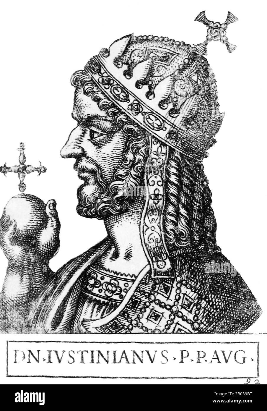 Justiniano I (482 - 565), también conocido como Justiniano el Grande o San Justiniano el Grande, era el sobrino del Emperador Justin I, originalmente nacido de una familia campesina en Tauresium. Justin, antes de ser emperador, adoptó Justiniano y lo crió en Constantinopla. Justiniano sirvió en la Guardia Imperial, los Excubitos, como lo hizo su tío, y fue convertido en emperador asociado en 527 antes de convertirse en único emperador cuando Justin murió en el mismo año. Justiniano era ambicioso e inteligente, y buscó revivir la grandeza del imperio, planeando la reconquista de la mitad occidental del Imperio Romano en lo que era Foto de stock