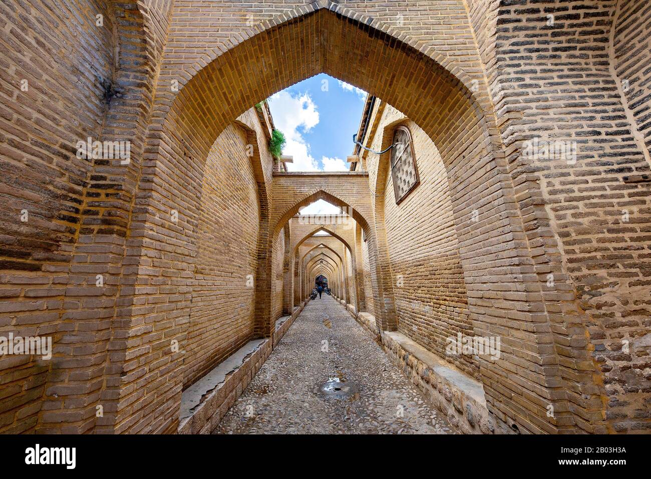 Calle con arcos en Shiraz, Irán Foto de stock