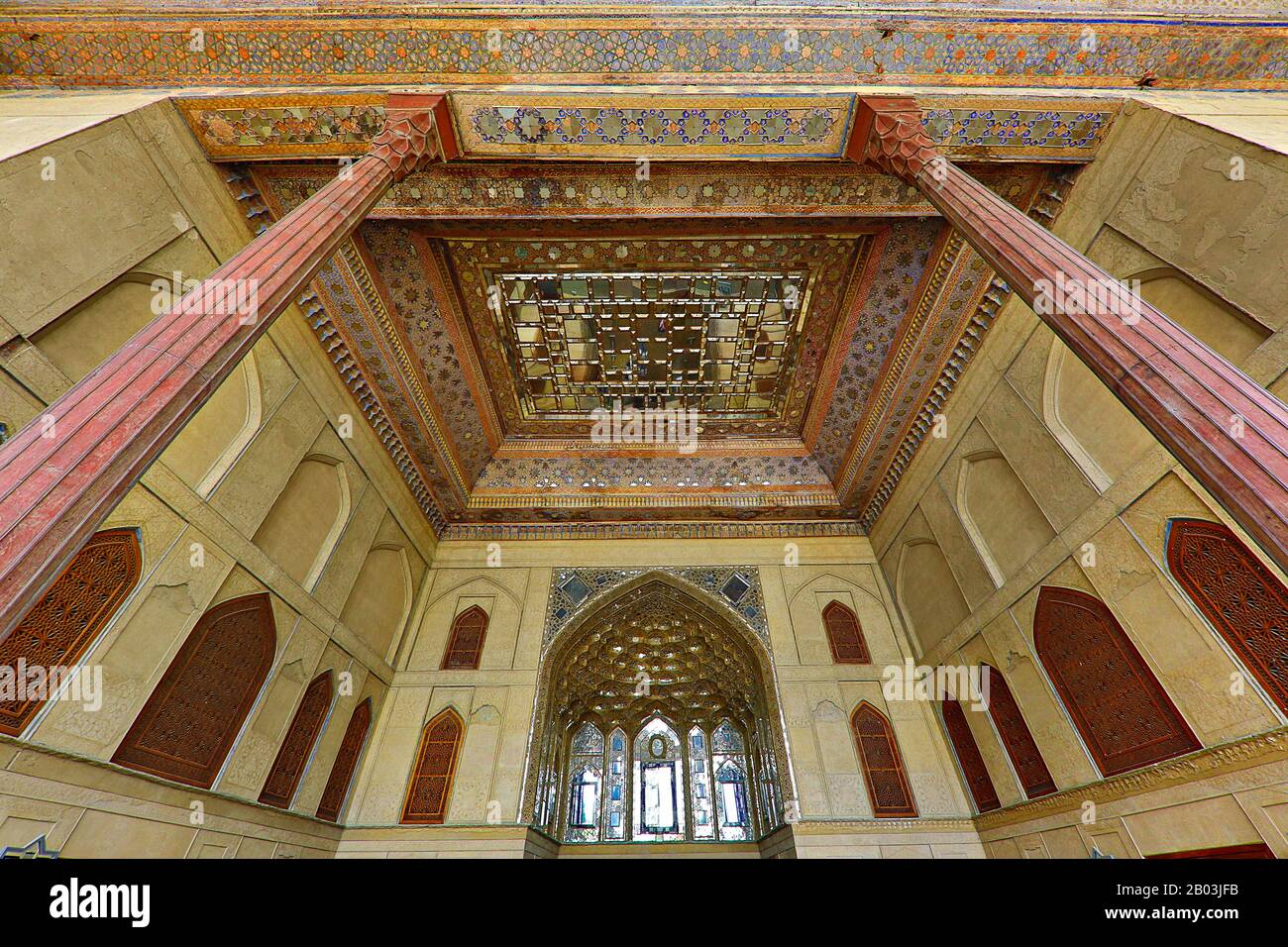 Histórico Palacio Cehel Sutun En Isfahán, Irán Foto de stock