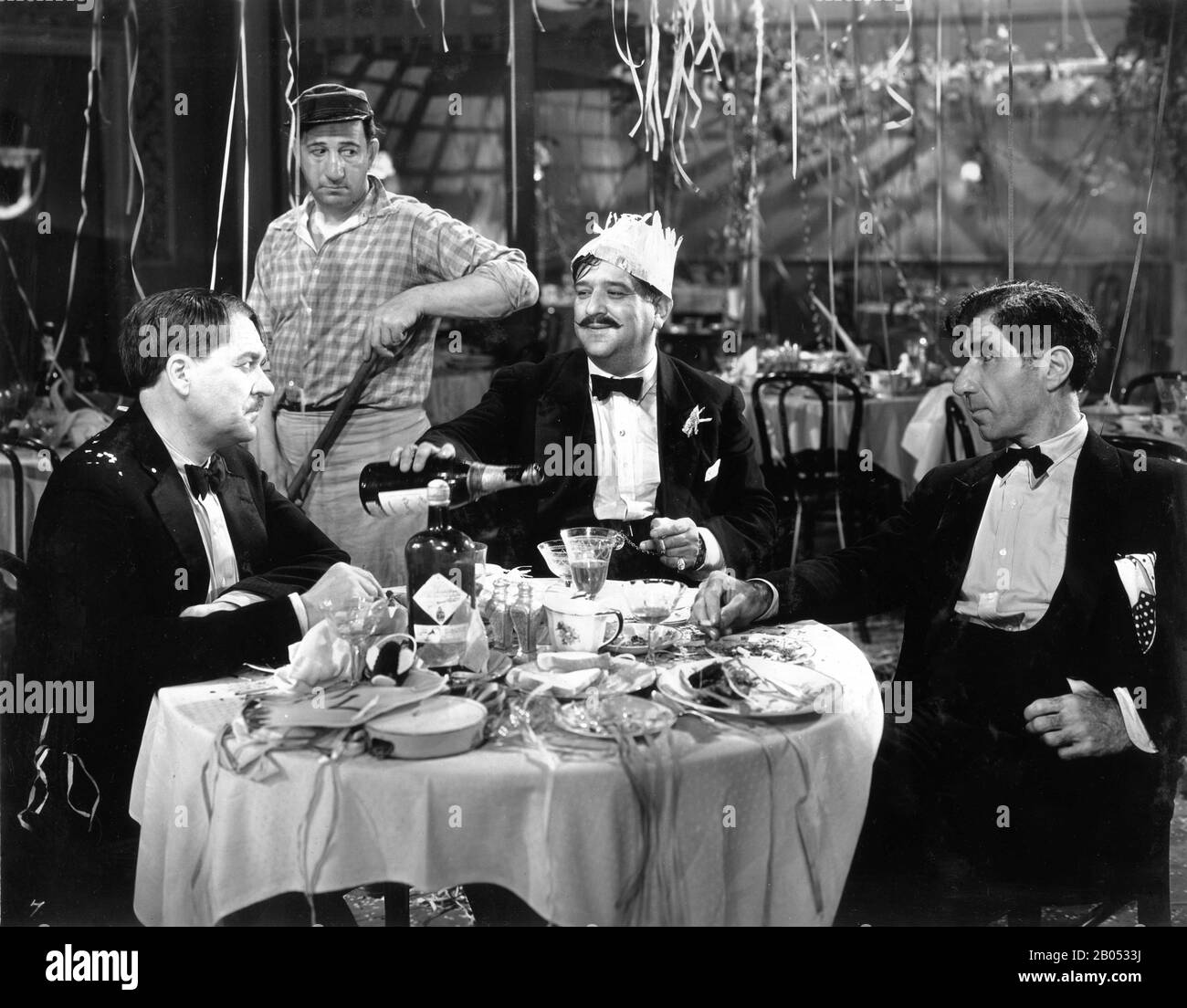 Hank MANN como Janitor y HARRY J. VEJAR como Big Louis Costillo (centro) en  SCARFACE 1932 directores HOWARD HAWKS y RICHARD ROSSON novela Armitage  Trail pantalla historia Ben Hecht productor Howard Hughes