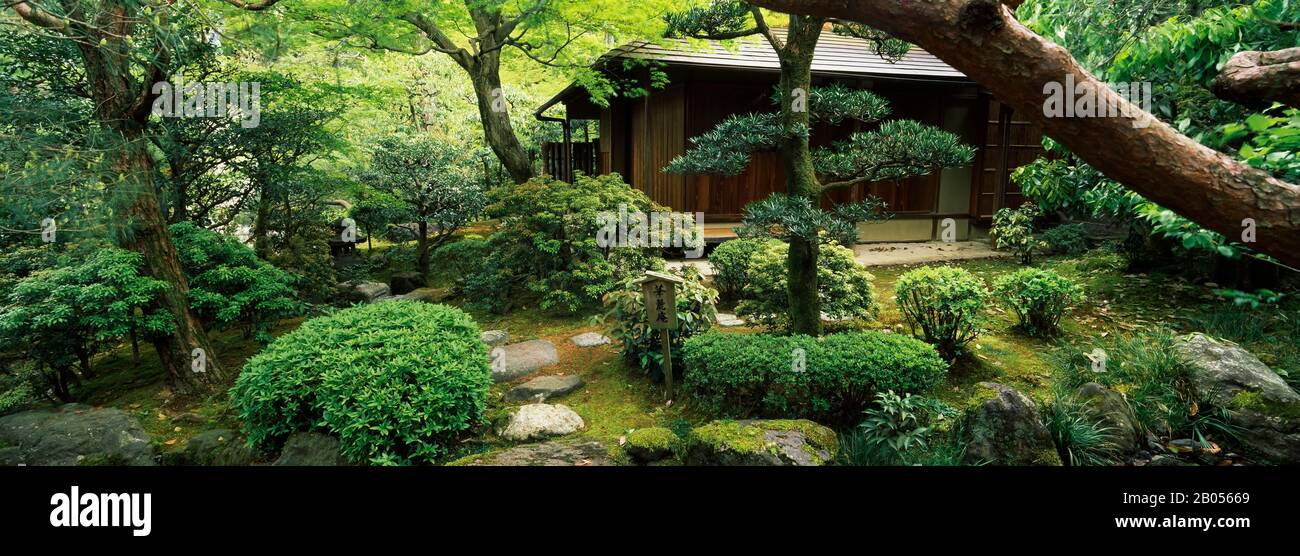 Templo En Un Jardín, Jardín Yuzen-En, Chion-In, Barrio Higashiyama, Kioto, Prefectura De Kioto, Región De Kinki, Honshu, Japón Foto de stock