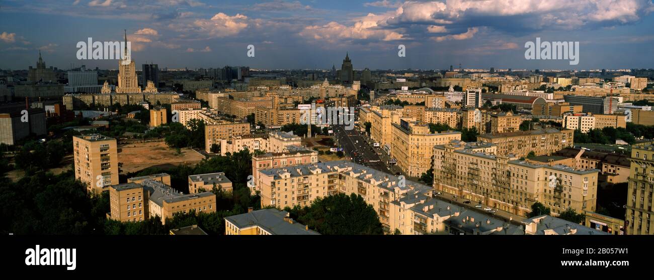 Vista de gran angular de un paisaje urbano, Moscú, Rusia Foto de stock
