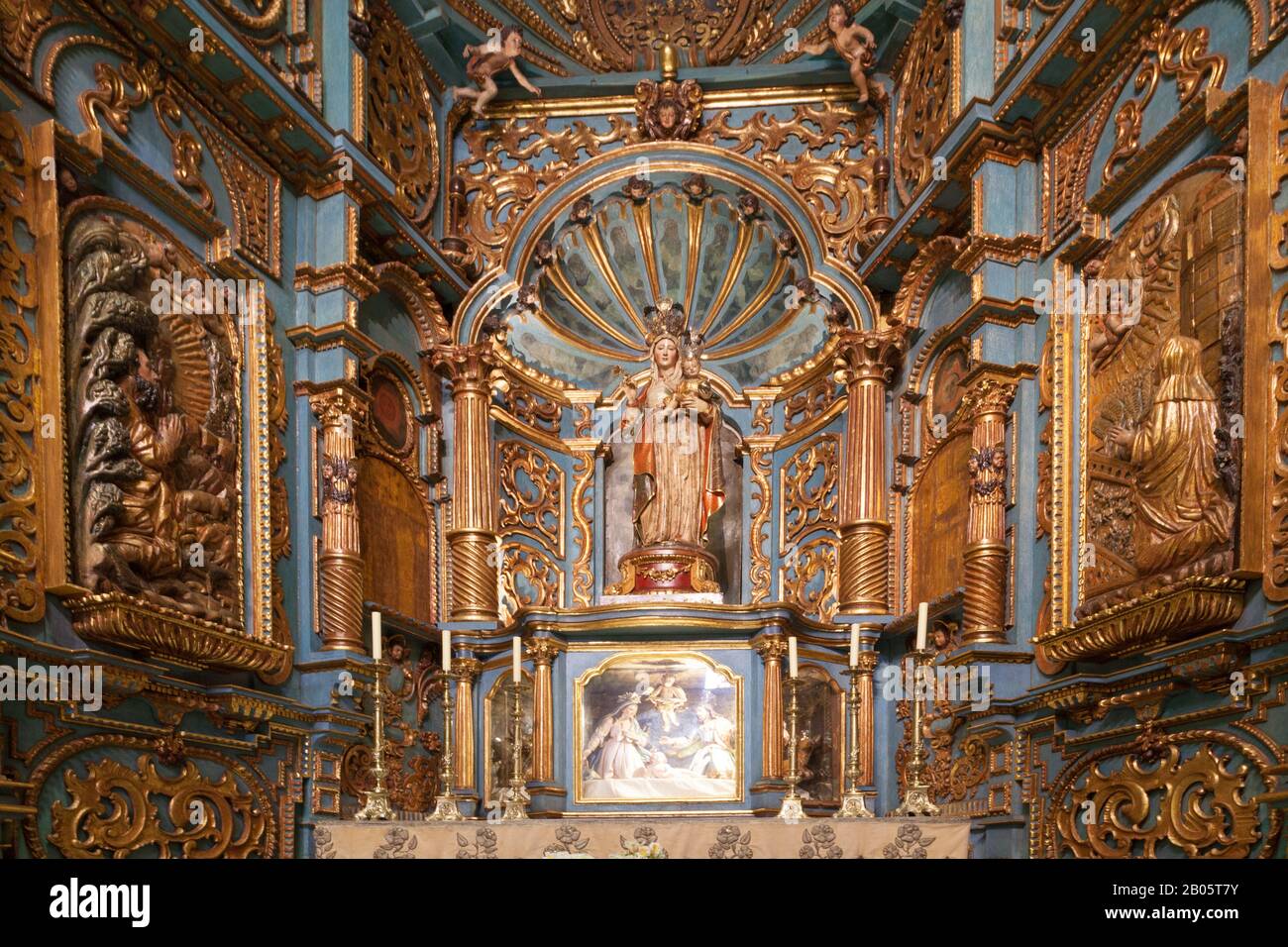 La Capilla de estilo barroco y de la Virgen de la Evangelización es una de las capillas laterales de la Basílica Catedral de Lima. Foto de stock