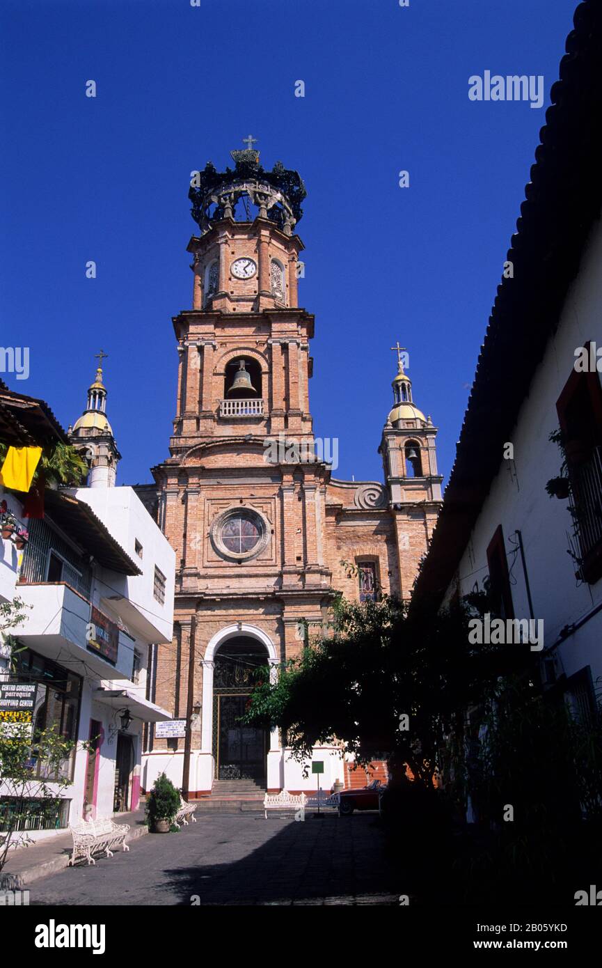 MÉXICO, PUERTO VALLARTA, LA PARROQUIA DE NUESTRA SEÑORA DE GUADALUPE, IGLESIA Fotografía de stock - Alamy MÉXICO, PUERTO VALLARTA, LA PARROQUIA DE NUESTRA SEÑORA DE GUADALUPE, IGLESIA Fotografía de stock - Alamy