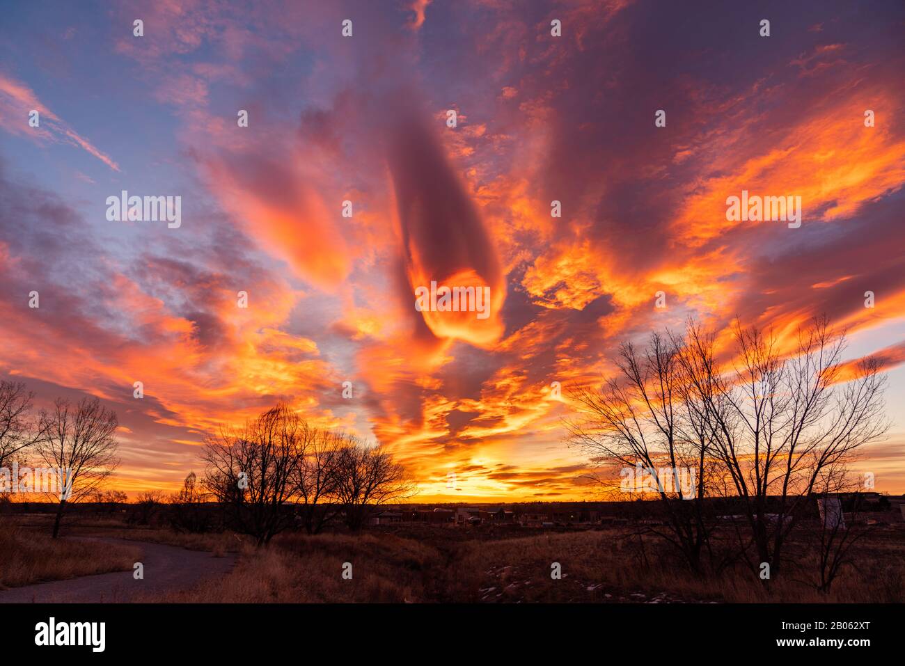 Colorido Amanecer En Louisville, Colorado Foto de stock