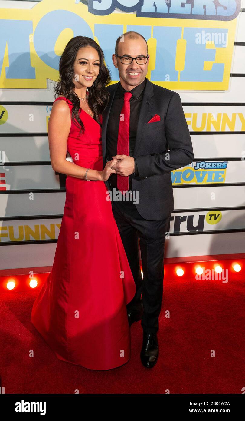 Melyssa Davies y James Murray asisten al estreno de Impracticable Jokers:  The Movie en AMC Lincoln Square (Foto de Lev Radin/Pacific Press Fotografía  de stock - Alamy
