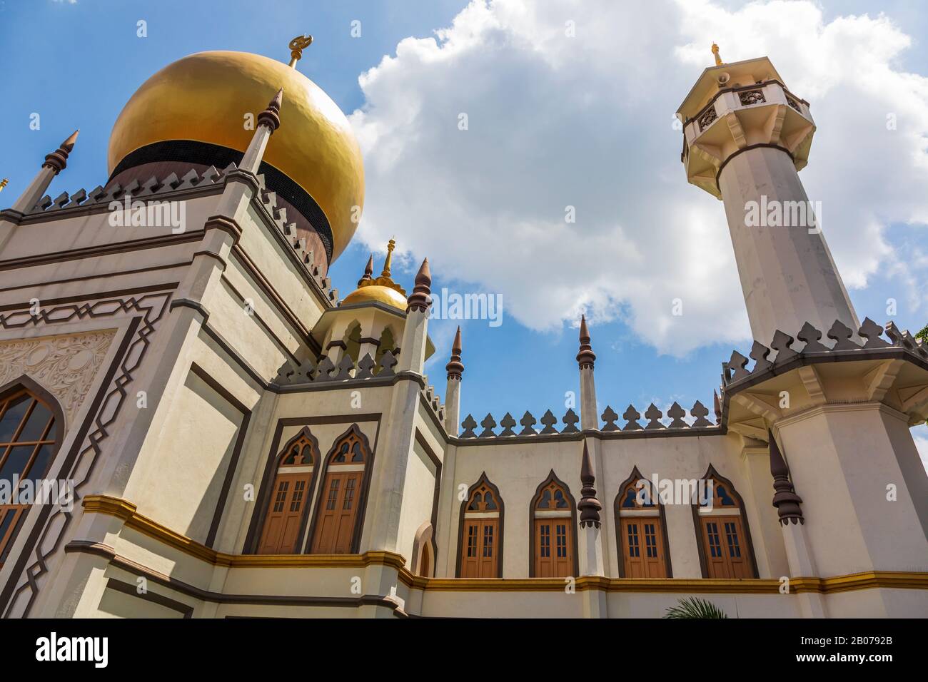 La Mezquita del Sultán, la mezquita más importante de Singapur, comenzó en 1824 y se construyó en el distrito de patrimonio malayo de Kpong Glam de Singapur y puede mantenerse Foto de stock