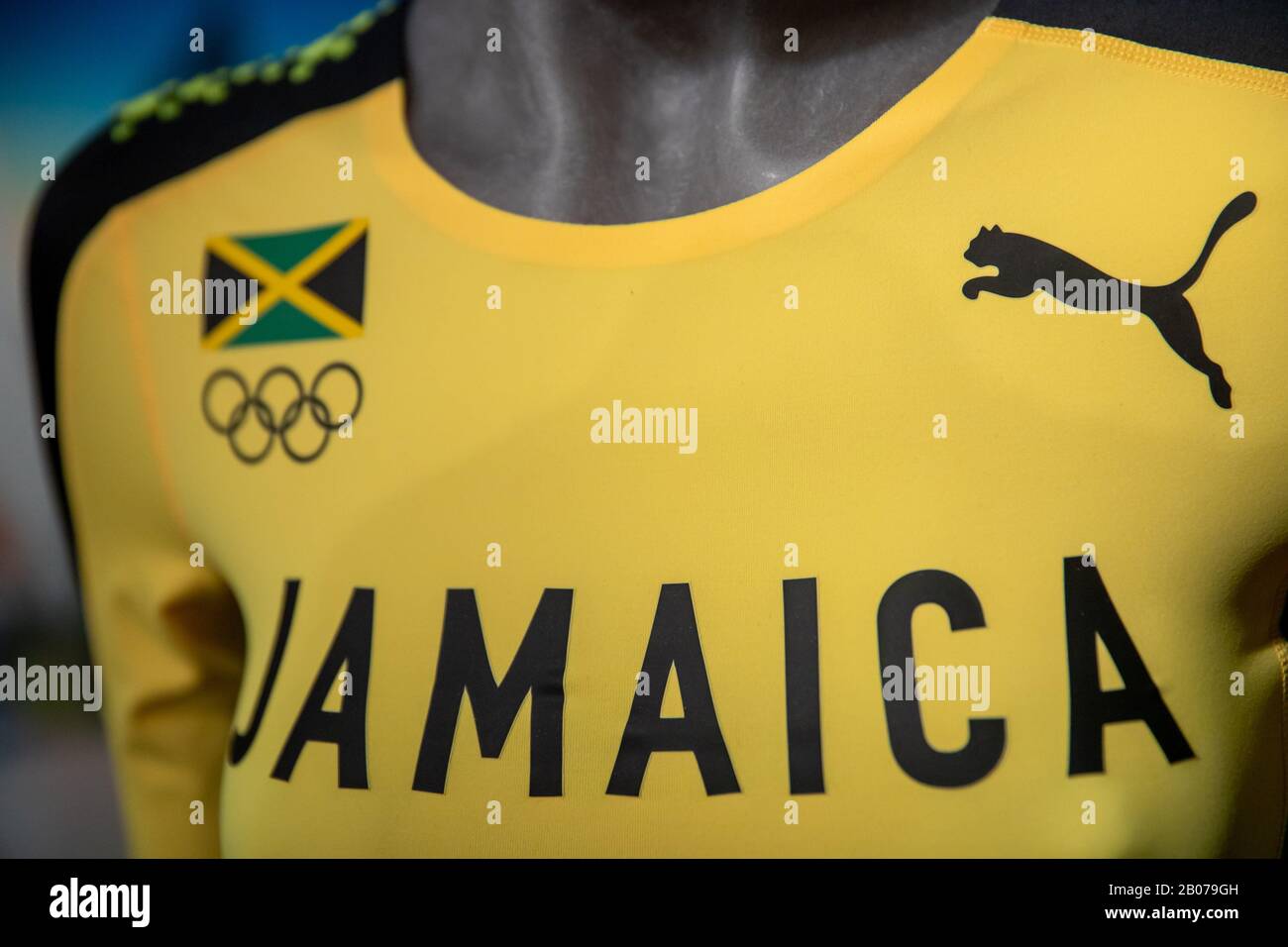 19 de febrero de 2020, Herzogenaurach: La ropa del equipo Jamaica para los próximos Juegos Olímpicos de verano de 2020 en Tokio del fabricante ropa deportiva Puma se está