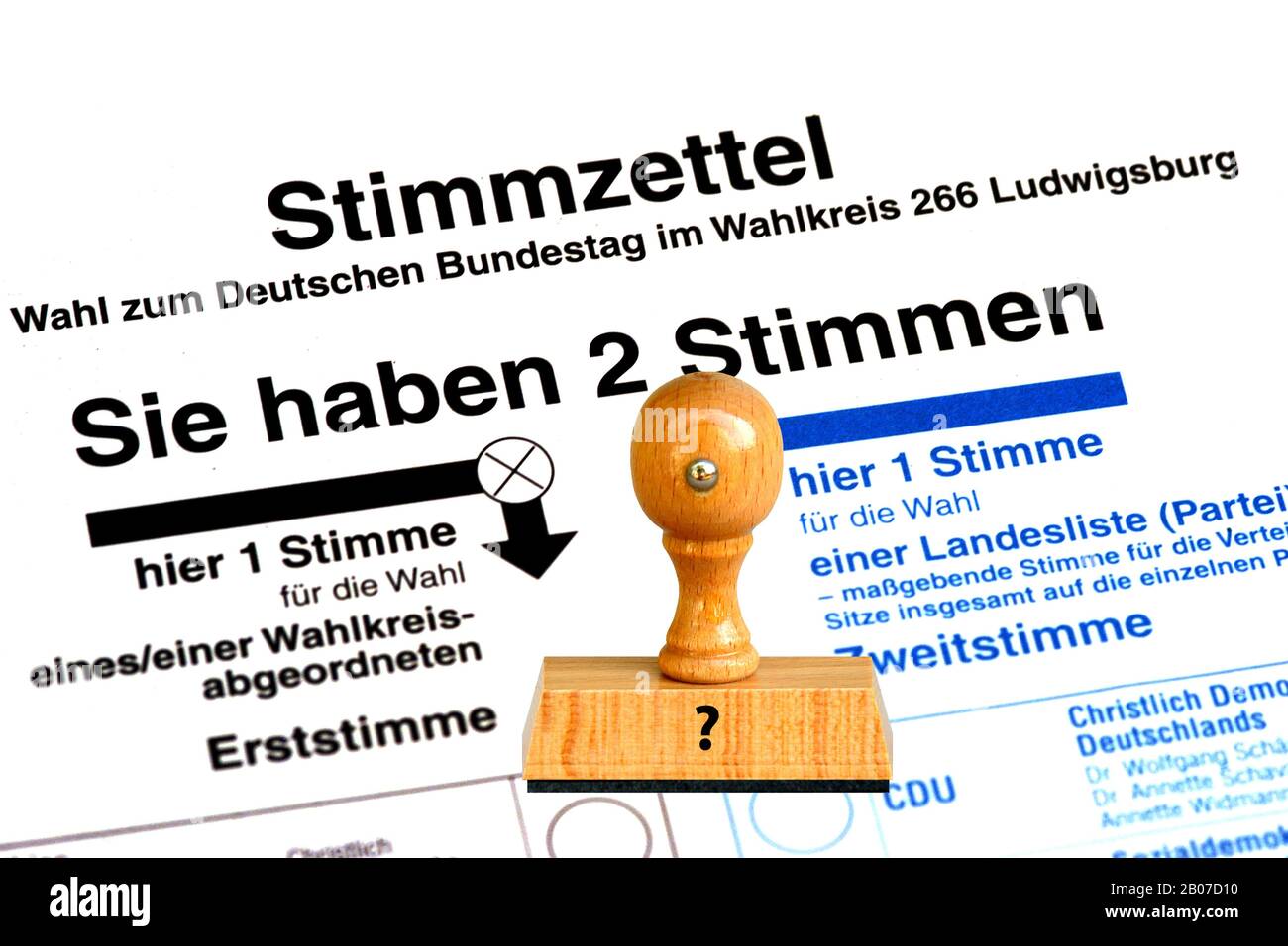 Rotulación de sellos ?, Marca de interrogación en una papeleta, Alemania Foto de stock