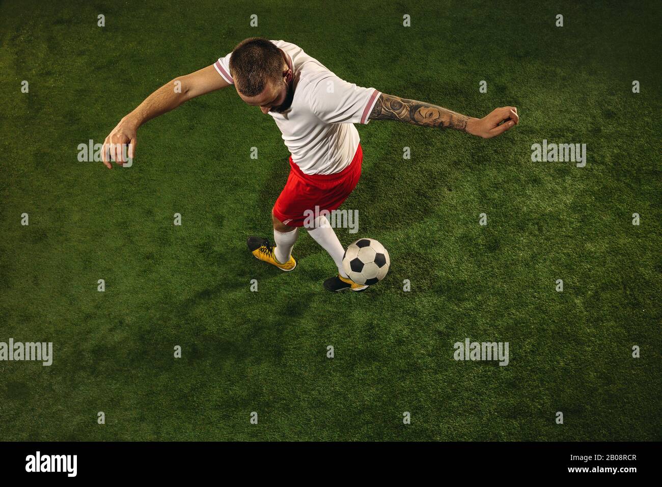 Concepto de fútbol, niños palabra juego de puzzle Fotografía de stock -  Alamy