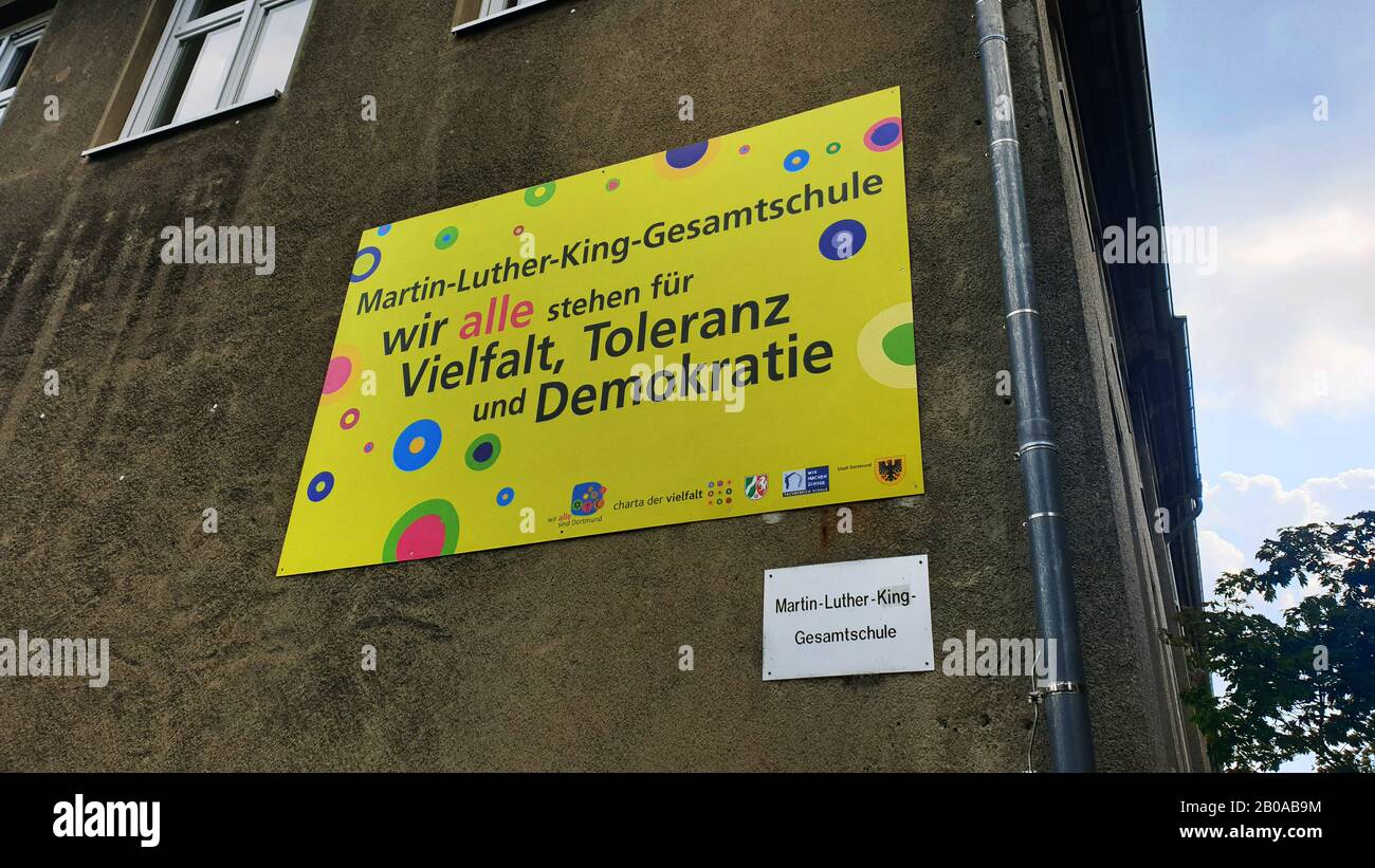 Declaración por la diversidad, la tolerancia y la democracia en el muro de una escuela, Alemania Foto de stock