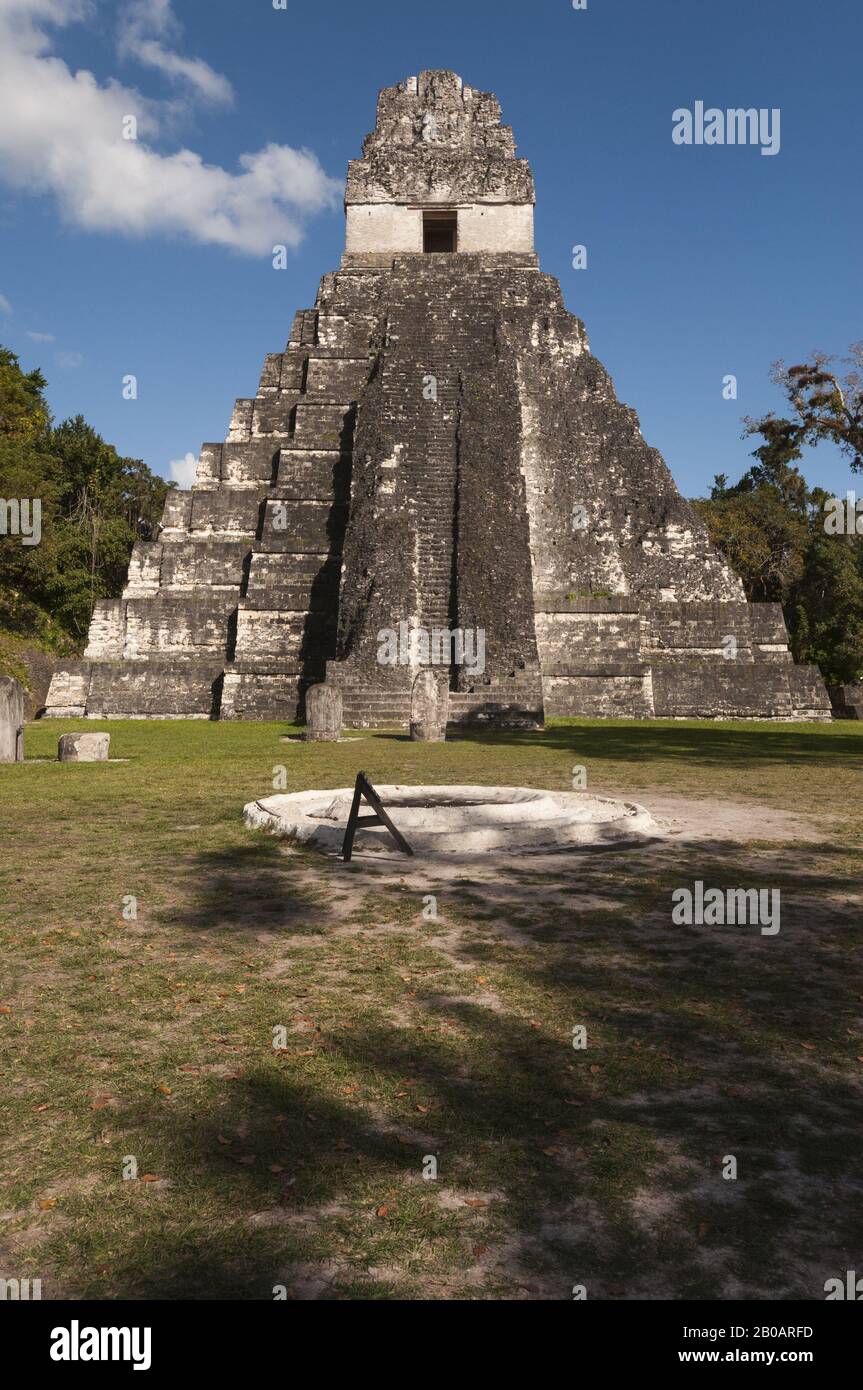 Guatemala, Parque Nacional Tikal, Gran Plaza, Templo I, Templo del Gran Jaguar, 734 DC; Patrimonio de la Humanidad de la UNESCO Foto de stock