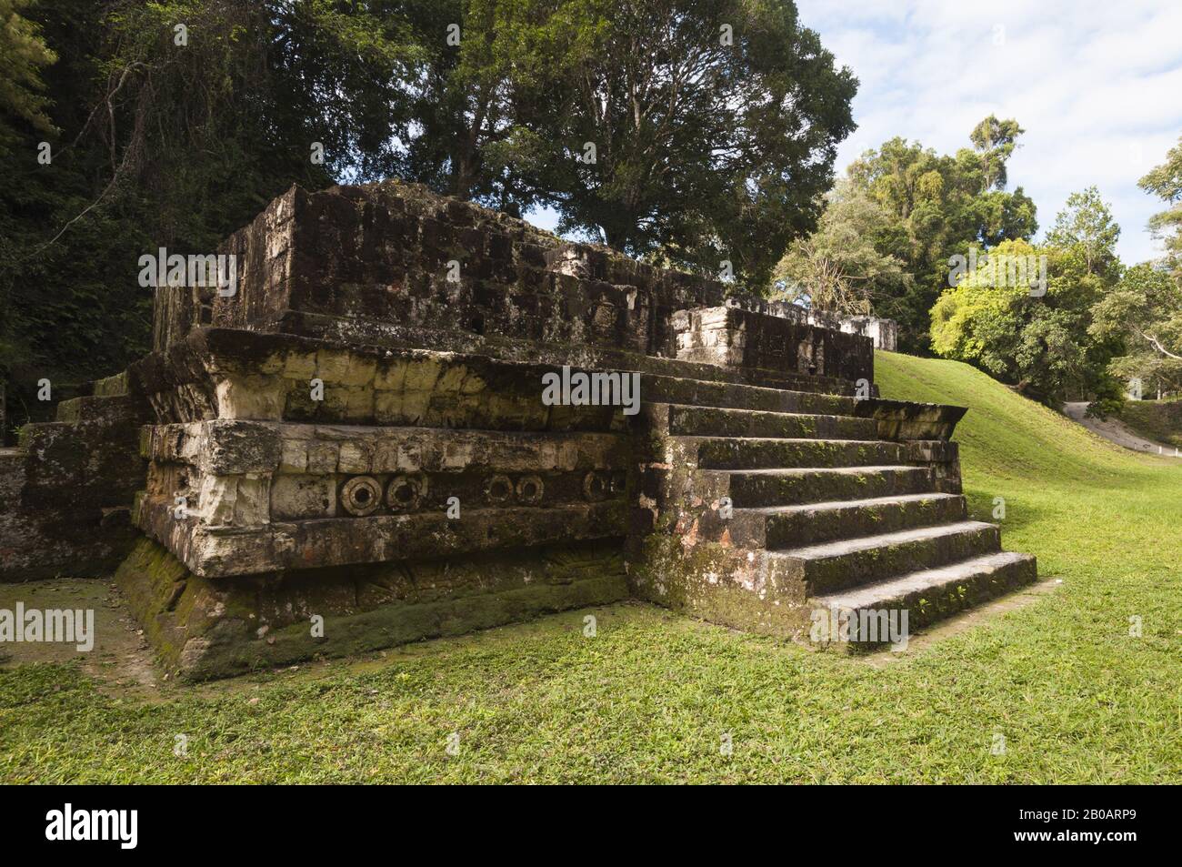 Guatemala, Parque Nacional Tikal, Acrópolis Central, Ruinas; Patrimonio De La Humanidad De La Unesco Foto de stock