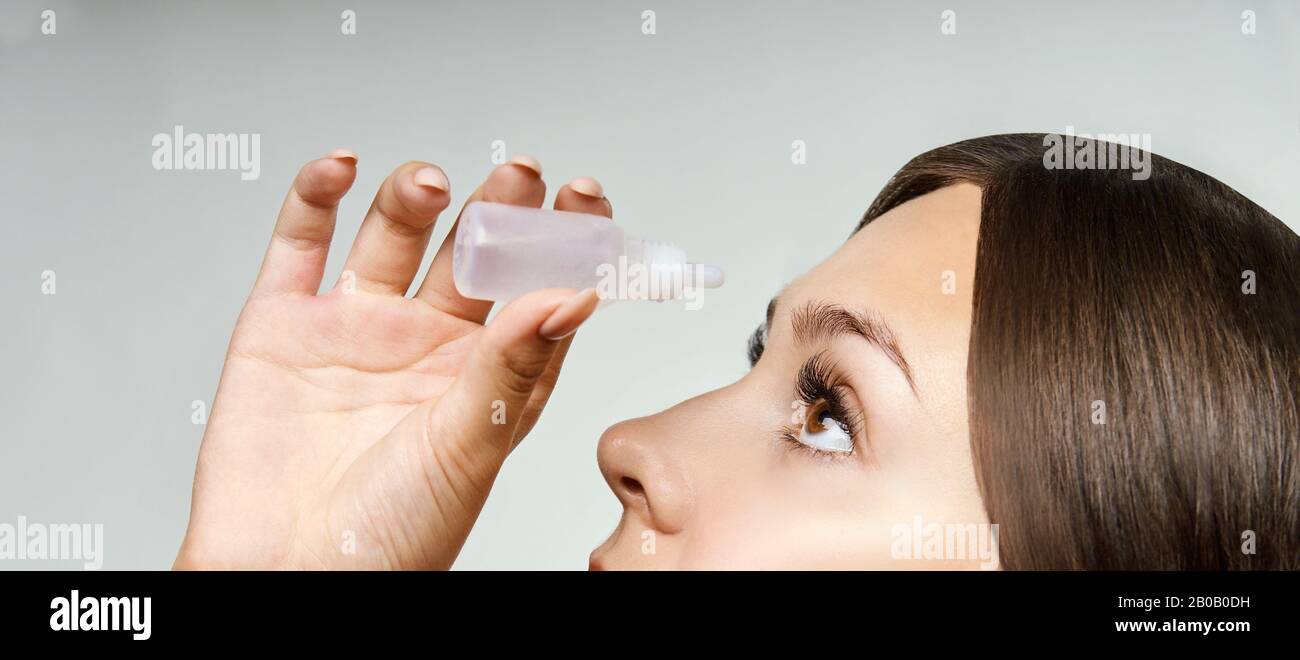 Mujer Con Ojos Secos Aplicando Lágrimas Artificiales En Invierno Imagen de  archivo - Imagen de farmacéutico, cierre: 202177031