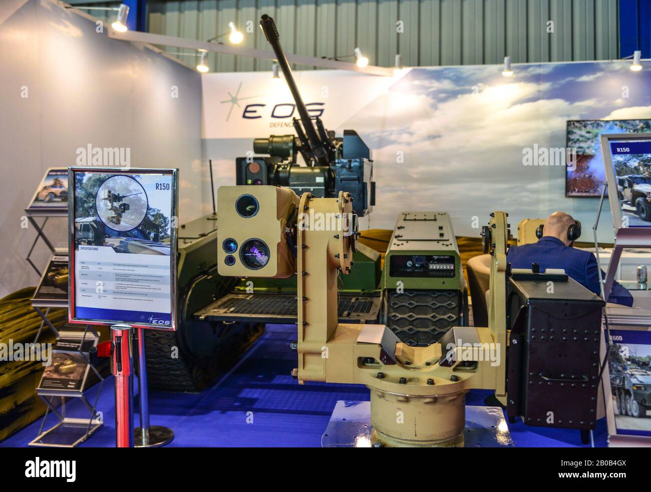 Singapur - 12 De Febrero De 2020. Mostrando modelos de equipo de armas en Changi, Singapur. Los costos de defensa están aumentando, especialmente en Asia oriental. Foto de stock